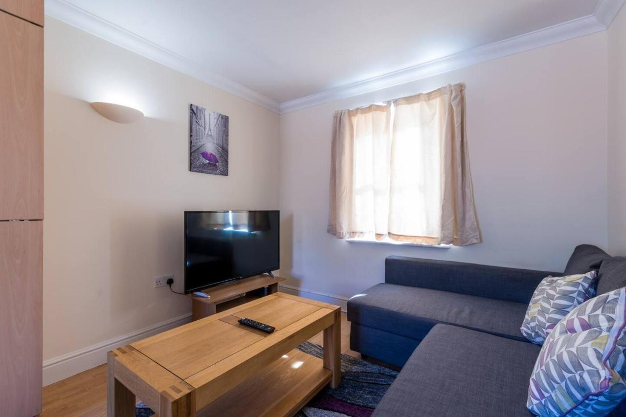 Godwin Court Apartments Swindon Exterior foto